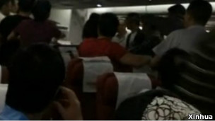 四川航班上乘客互殴