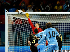 Forlán falla un gol