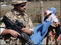 Британський солдат у складі місії НАТО в Афганістані