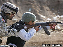 نیروهای آمریکایی در حال آموزش پلیس عراق 