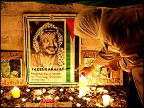 Liderleri Yaser Arafat'tan haber bekleyen Filistinliler