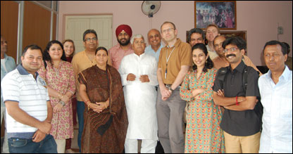 लालू प्रसाद यादव और राबड़ी बीबीसी की टीम के साथ पटना में