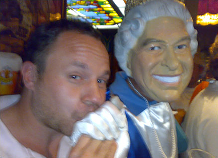 Dirs meets the Queen