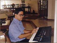Ator e pianista Luiz Felipe Badin