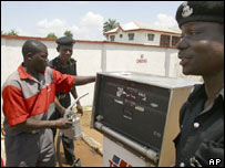 Lính gác đứng canh