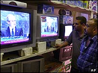 Іракці дивляться телерепортаж з Генасамблеї ООН