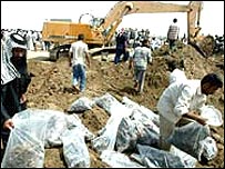 Já foram encontradas várias valas comuns no Iraque, dentro e fora da capital Bagdá