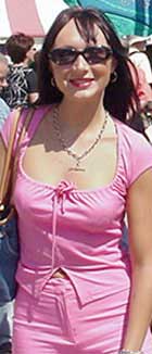 Beks - yn awr yn byw yn Hong Kong