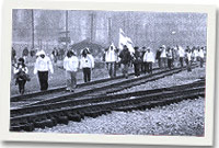 Rhai o'r miloedd a oedd yn Auschwitz i gofio.