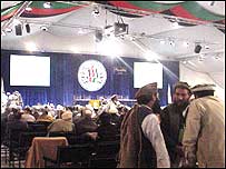 شماری از نمايندگان قصد داشتند در اعتراض به کندی کار کميته تفاهم، مجلس را ترک کنند