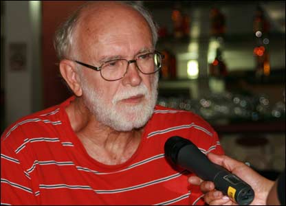 Bác sĩ Steven Aleksander