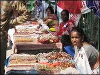 गृह उद्योगों से जुड़ी महिलाएँ