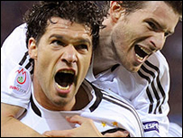 Ballack đã đưa đội Đức vào tứ kết giải Euro 2008