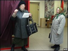 Cử tri bỏ phiếu