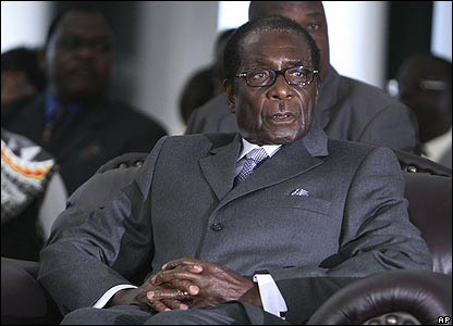 Tổng thống Robert Mugabe trong buổi lễ tại Harare