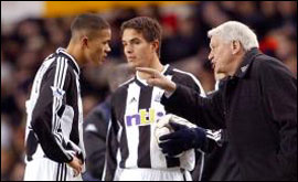 Bobby telling off Jermaine Jenas