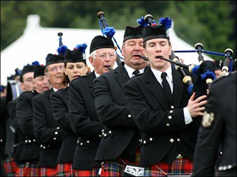Marching pipers 470