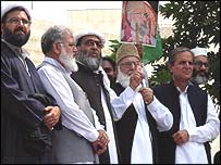 قاضی حسین احمد اور دوسرے رہنما