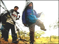 غيرقانوني مهاجرتونه