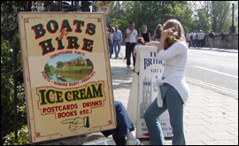 Punting sign on Magdalen Bridge 