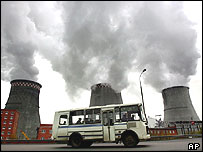 Od příštího roku musí signatáři protokolu snižovat emise 