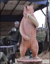 Statue of a bear made with a chainsaw