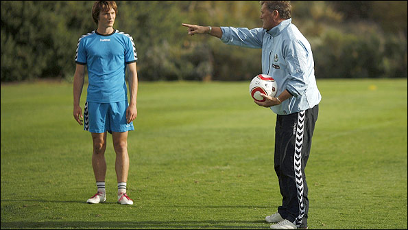 Glenn Hoddle (right) gives instructions to Ryan Burge 