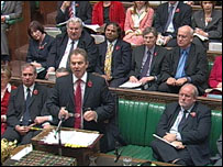 Tony Blair discursa no Parlamento antes da votação