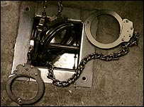 دستبند در گوانتانامو