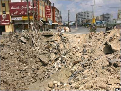 Bombanın açtığı bir krater