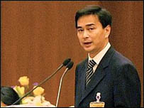 Tân thủ tướng Thái Lan Abhisit đọc diễn văn tại Bộ Ngoại giao hôm 30.12