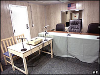 ग्वांतानामो में सुनवाई के लिए बना कमरा
