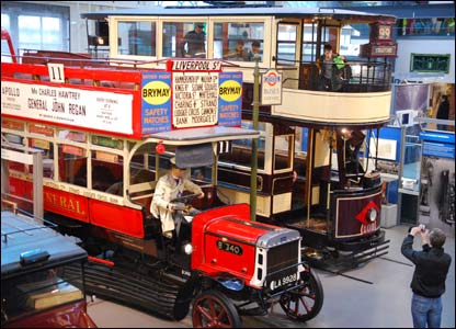 Gian bảo tàng xe buýt hai tầng