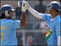 राहुल द्रविड़ और महेंद्र सिंह धोनी