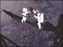 चांद पर आदमी