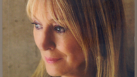 Sharon Morgan ar glawr y llyfr