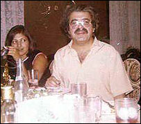  غلامحسين ساعدی در کنار روشنک داريوش، مترجم در سال 1358