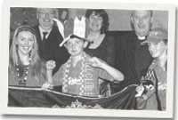 Aled Lewis Evans, Mair Roberts, D Ben Rees, hannah, Ben a Lucy Thompson yn nillad Lerpwl