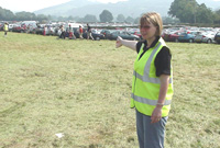 Un o angylion y meysydd parcio - Alison Roberts.