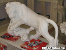 له مرمر ډبرې جوړ اس