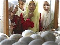 Xem dấu vết tội ác chế độ Khmer Đỏ tại Campuchia