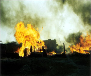 हर तरफ़ उठते शोले