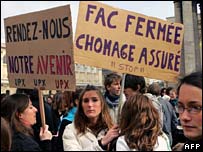 फ्रांस में छात्रों का प्रदर्शन