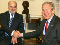 صدر بش وائٹ ہاؤس میں عراقی قائم مقام وزیرِ اعظم ابراہیم جعفری سے مل رہے ہیں