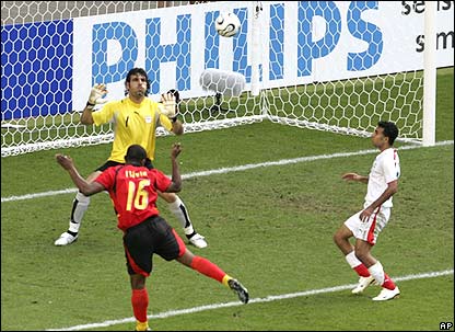 安哥拉队弗拉维奥头球攻破伊朗大门