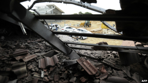 Rumah yang rusak di Gaza akibat serangan udara Israel.