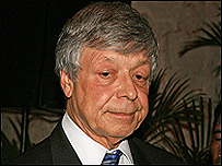 Tiến sĩ Harlan Watson