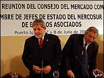 Os presidentes do Brasil, Luiz Inácio Lula da Silva, e da Argentina, Néstor Kirchner, em Puerto Iguazú