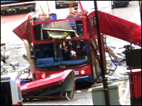 Saldırıya uğrayan otobüs