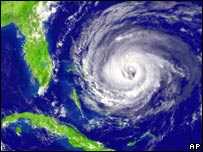 O furacão Jeanne se dirigindo para a Flórida em foto de satélite